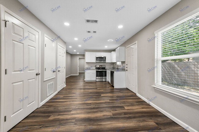Photo - 417 High School Ln
