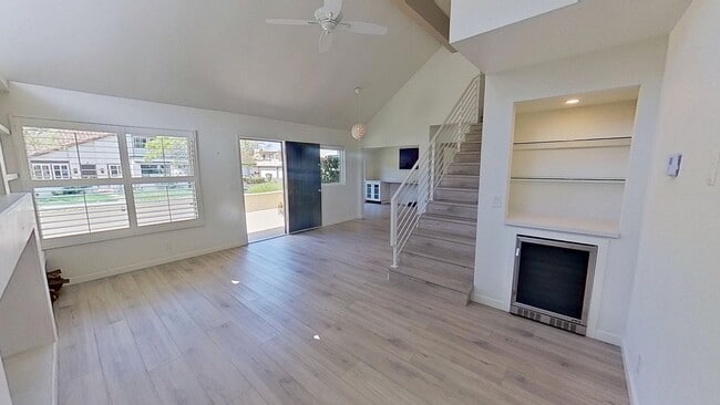 Building Photo - Spacious 3 bed / 2 bath in the More Mesa area