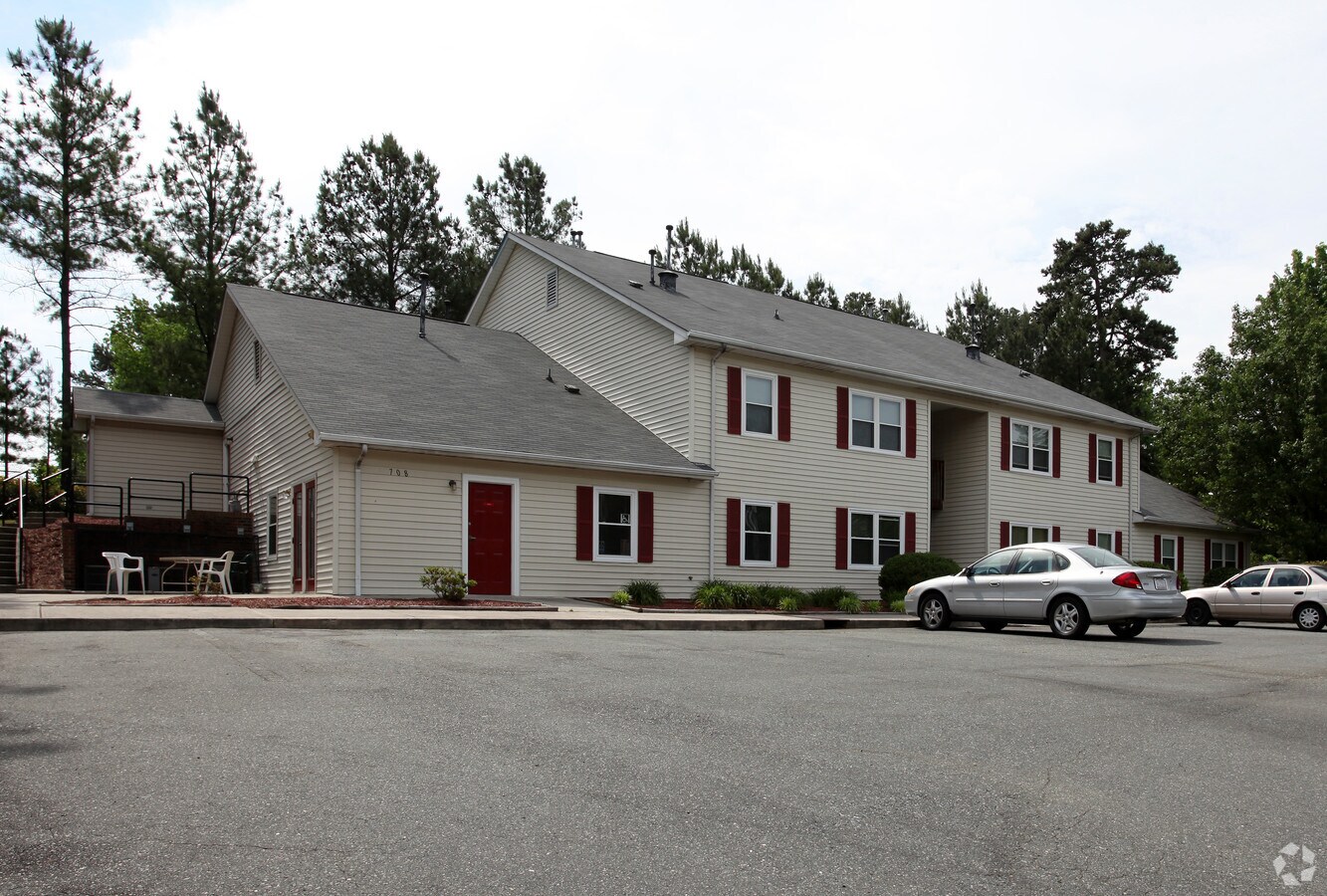 Photo - 708 Raynor St Apartments