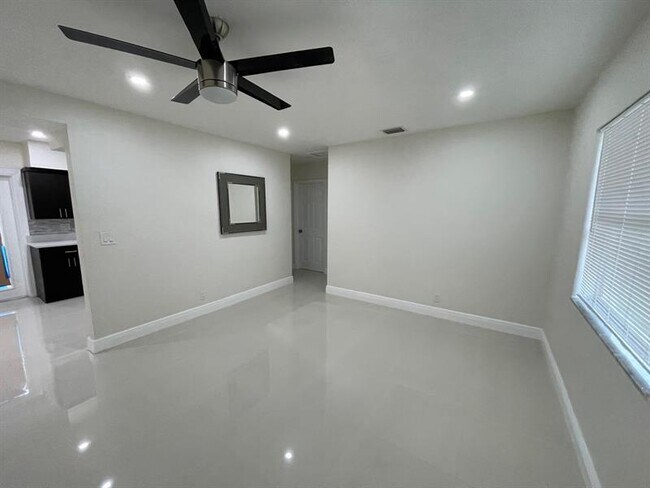 Photo - 1809 NW 13th Ct