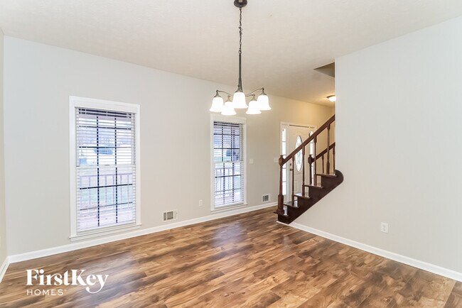 Photo - 7285 Wyngate Dr