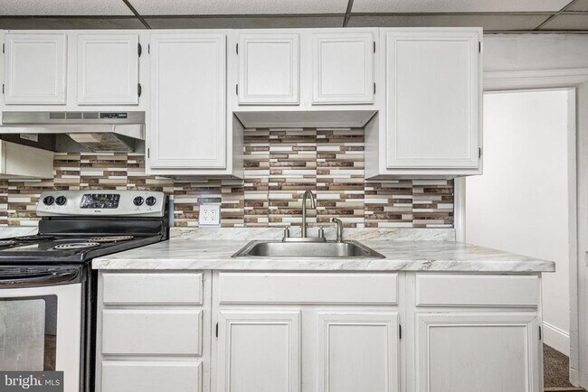 Photo - 305 W Biddle St