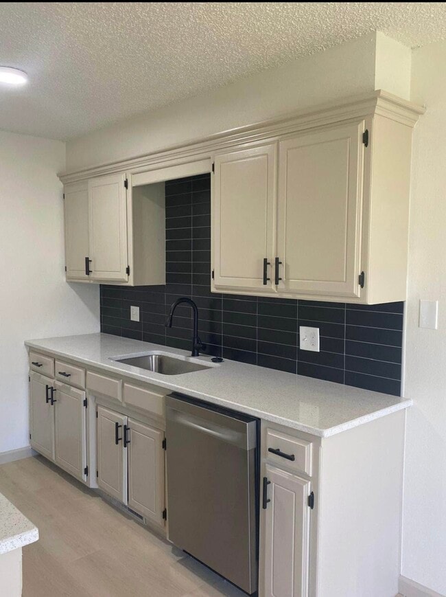 Photo - 11707 N Francis Ave