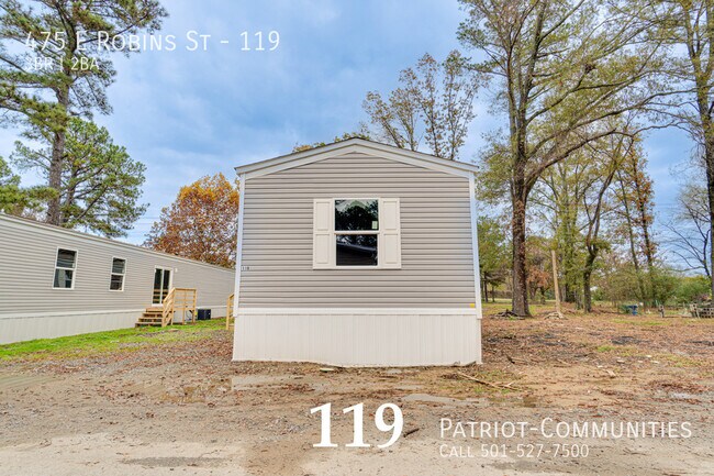 Photo - 475 E Robins St