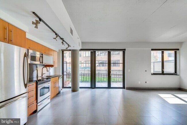 Photo - 1133 14th St NW Unidad 203