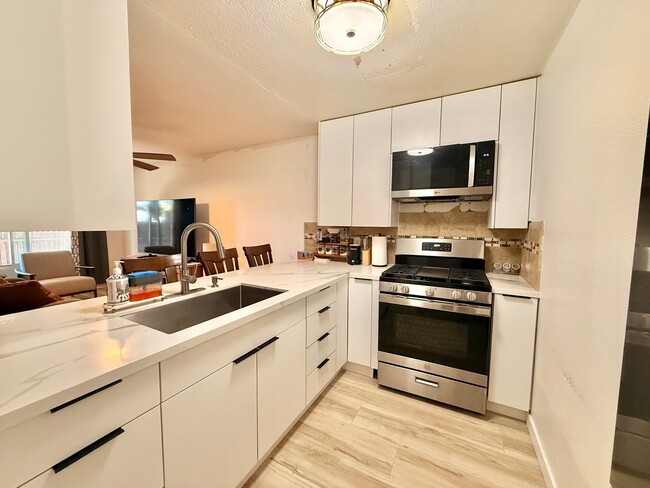 Photo - 227 50th St Unidad 10