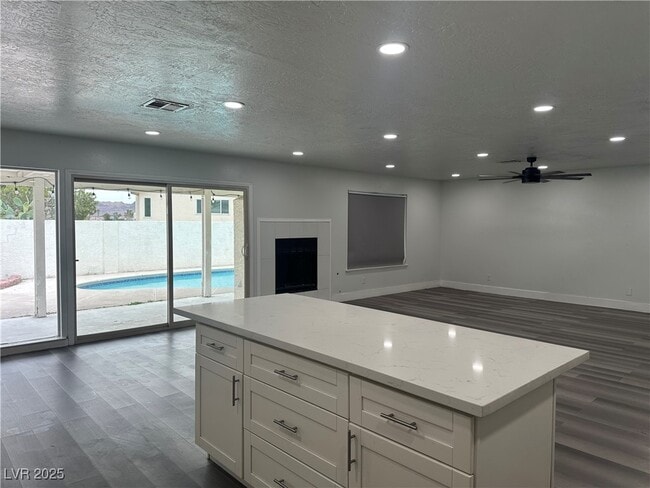 Photo - 811 Vermillion Dr