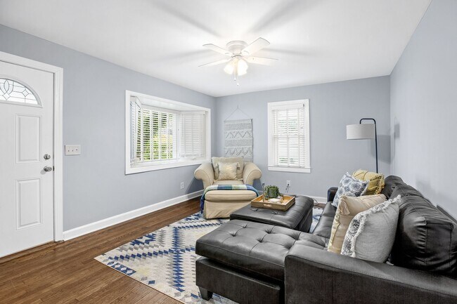 Photo - 317 Crafton St
