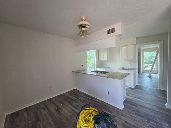 Building Photo - 1020 Autumn Cir Unit C Rental