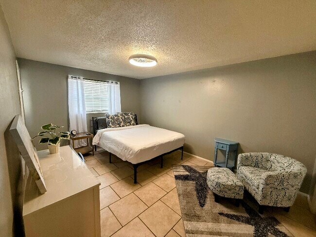 Photo - 413 Marjon Ave