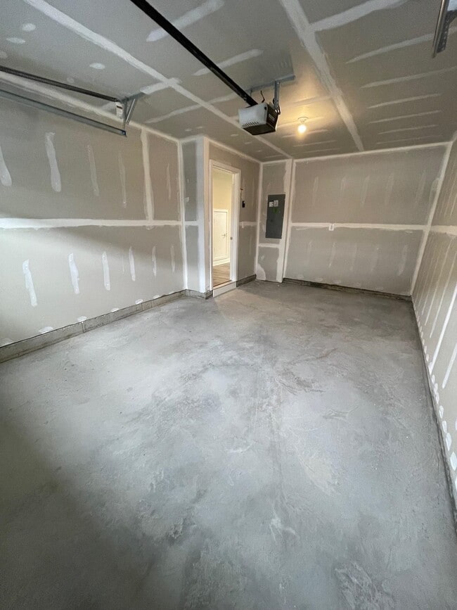 Photo - 4669 Drysdale St
