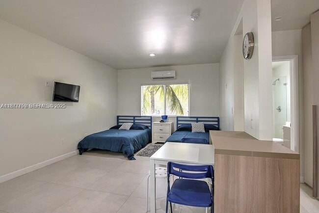 Building Photo - 245 NE 33rd St Unit 105