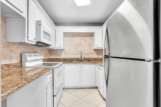 Photo - 5961 N Falls Cir Dr Unidad 309