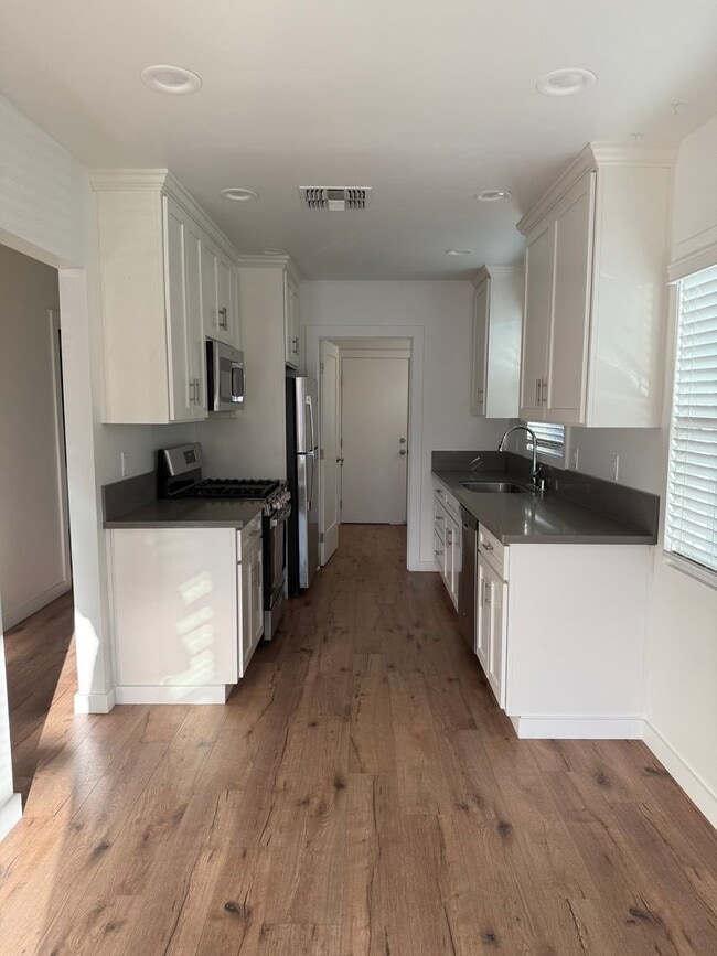 Photo - Beautifully Updated 2/2 Duplex - 4033 Miller Way