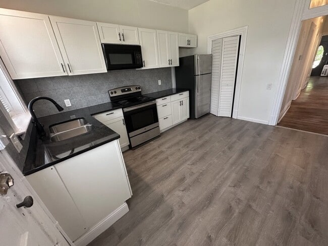 Photo - 2906 Victor St Unit 1F