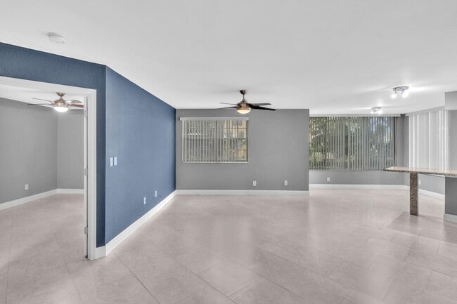 Photo - 2881 N Oakland Forest Dr Unidad 105
