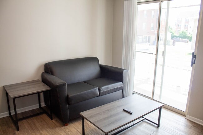 202 E Chalmers