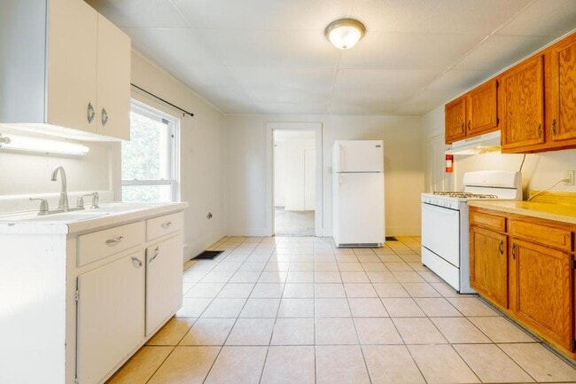 Building Photo - 313 Cherry St