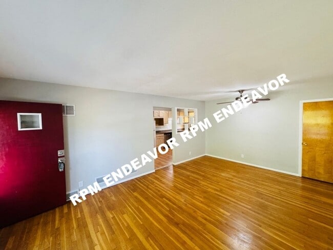 Building Photo - 3 Bed 1.5 Bath. Move in Ready! Deposit Fre... Rental