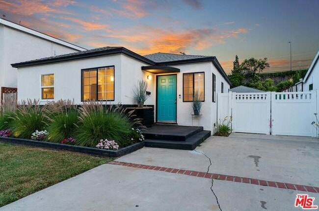 Photo - 15220 Morrison St