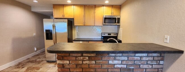 Building Photo - Columbine1104 (CW-KS) Unit Columbine Court 1104 #2 (CW-KS)-1