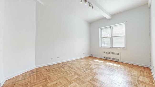 Photo - 67-30 Clyde St Unidad 1D