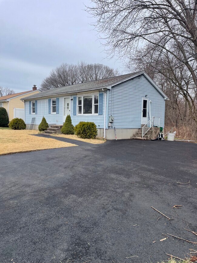 142 Fair St House House Rental in Chicopee, MA