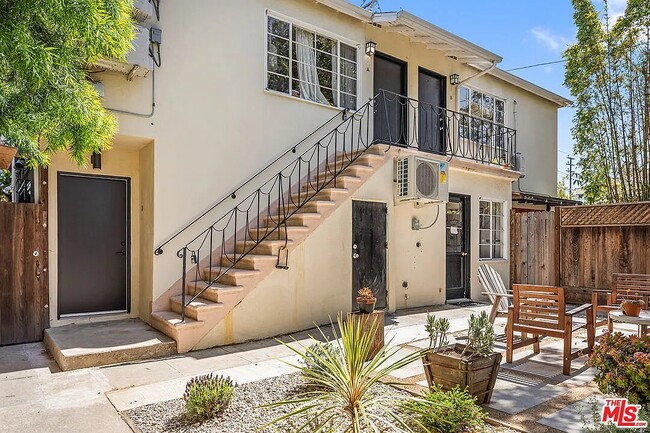 2004 Oak St Unidad A