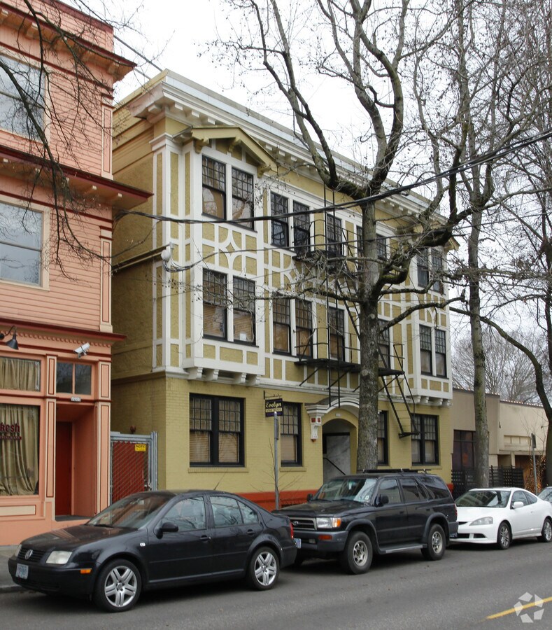 Photo - Evelyn Apartments