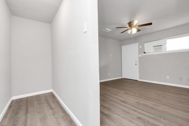 Photo - 3655 Seabrook St