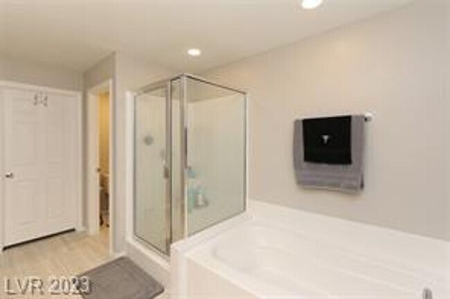 Photo - 3 Bedroom townhome near Henderson Hospital.  Galleria Mall, Sunset Station and many restaurants w...