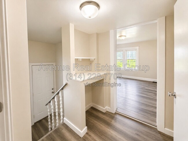 Photo - 8011 Ellerton Ave
