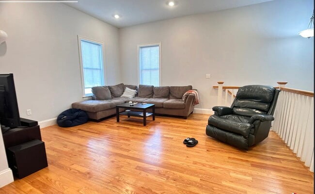 Photo - 18 Murdock St Unit U4