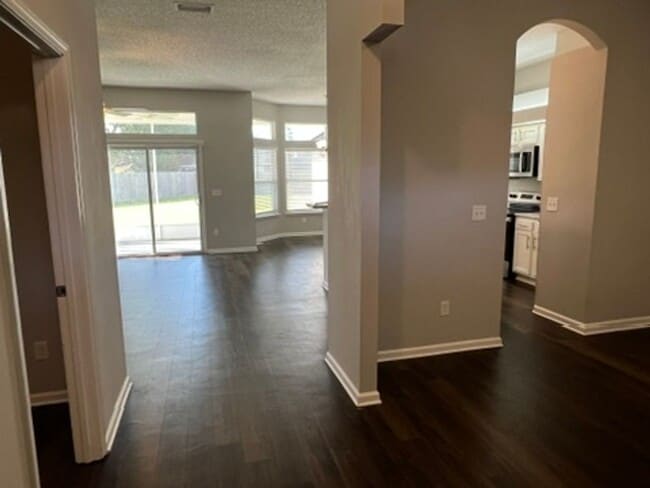 Photo - 4BR/2BA Home Walking Distance to Mary Lee ...
