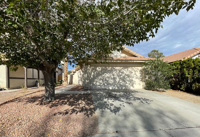 Building Photo - 7135 Shadow Crest Dr Rental
