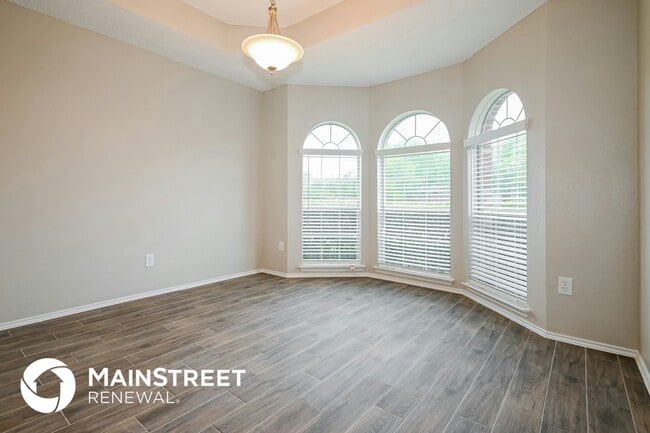 Photo - 809 Hines Dr