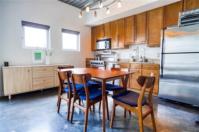 620 Glen Iris Dr NE Unit 524