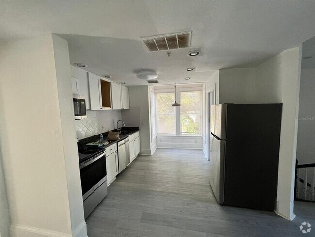 Building Photo - 104 S Grove St Unit 2 Rental