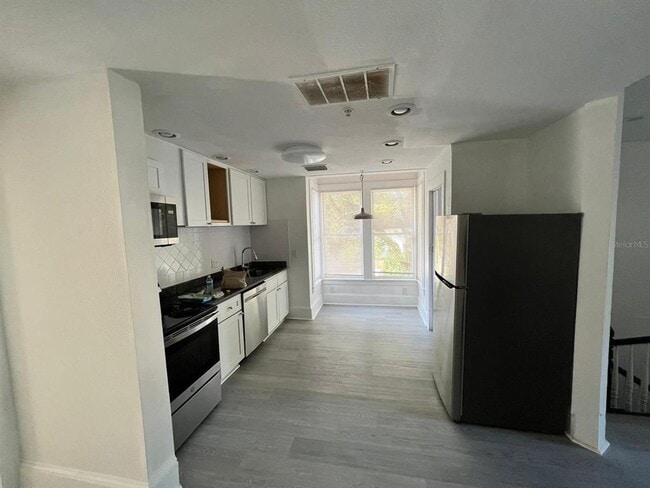 Building Photo - 104 S Grove St Unit 2 Rental