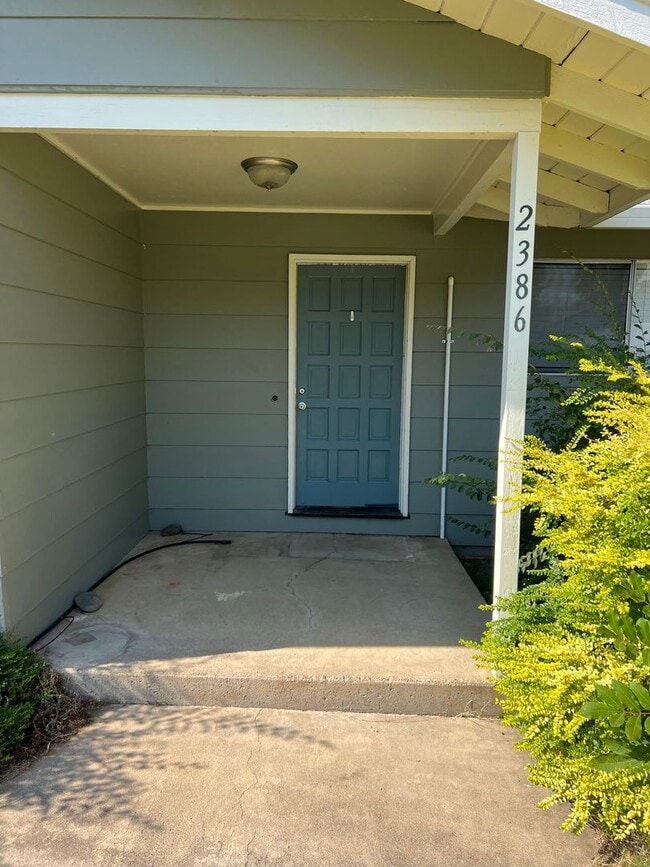 Building Photo - Durham 3 bedroom 2 bath Home, Large yard, ...