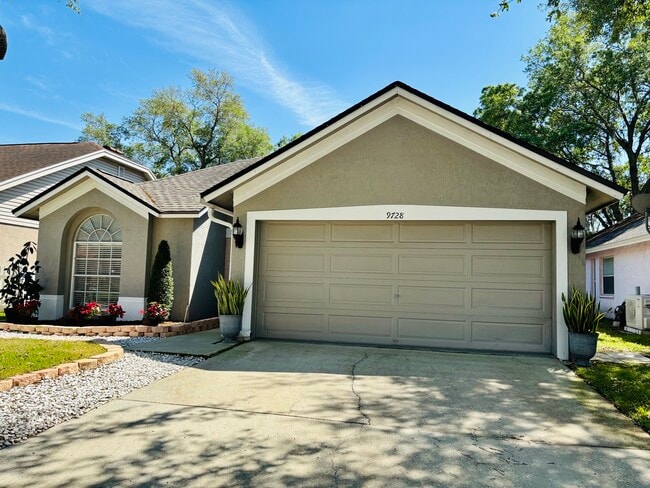 Building Photo - 9728 Long Meadow Dr