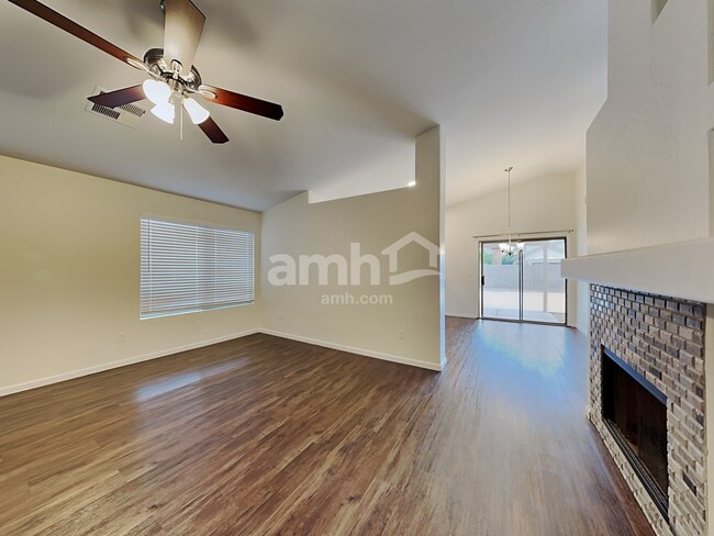 Photo - 2107 E Catclaw St