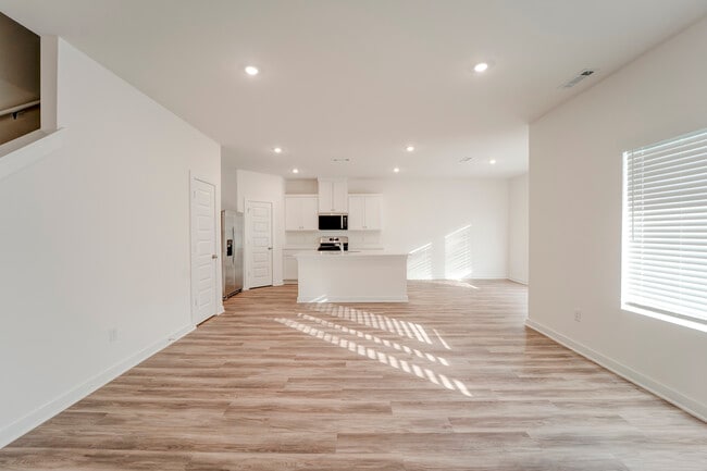 Photo - 139 S Maroon Ave