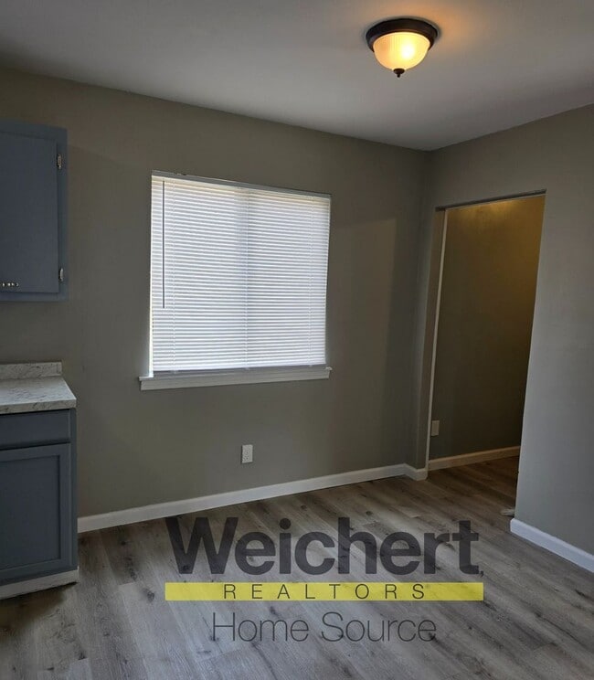 Photo - 3 Bed 1 bath home with a fenced in yard in Paragould