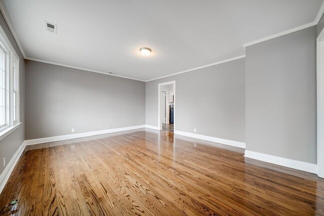 Building Photo - 312 W Schell St