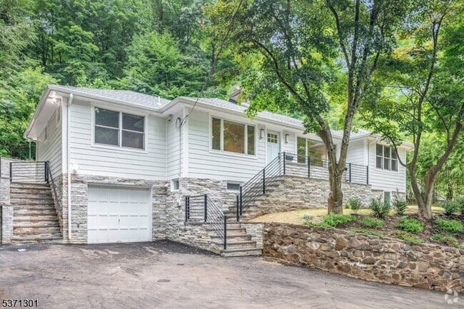 Building Photo - 117 Sagamore Rd Rental