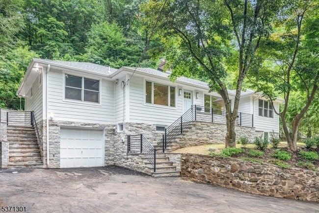Building Photo - 117 Sagamore Rd Rental