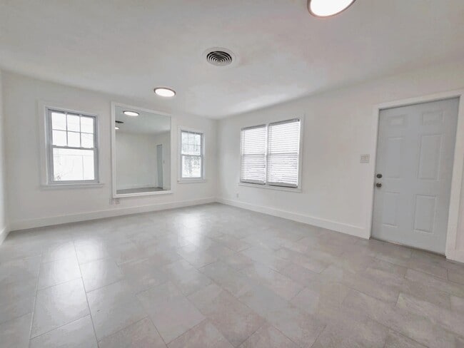 Photo - 813 S 6th St
