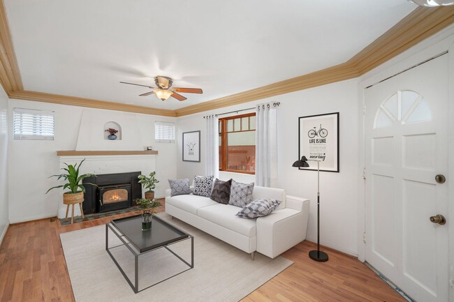 Photo - 832 Cypress Ave