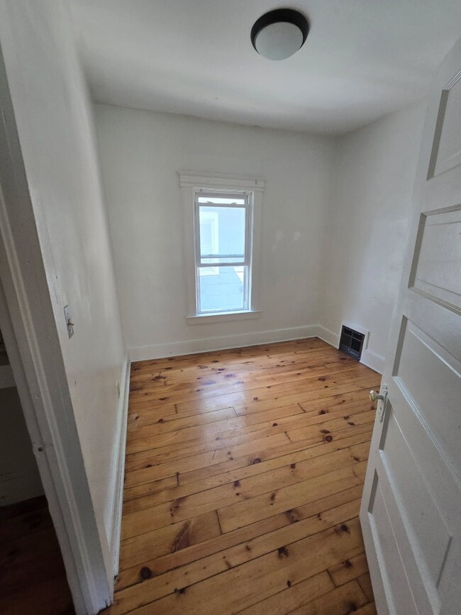 Photo - 16 Oliver St Unit 1